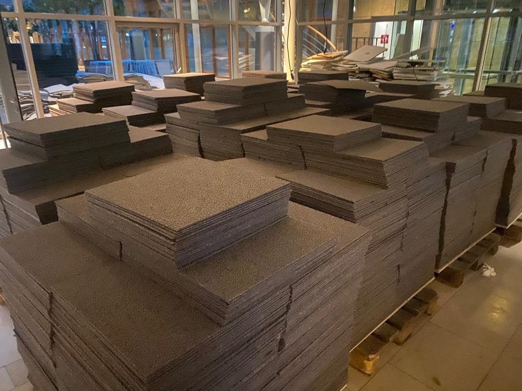 Tapijttegels zeer mooie kleur Taupe/Zand per stuk €0,85, Gebruikt, Niet ingevuld, Tapijttegels, Ophalen