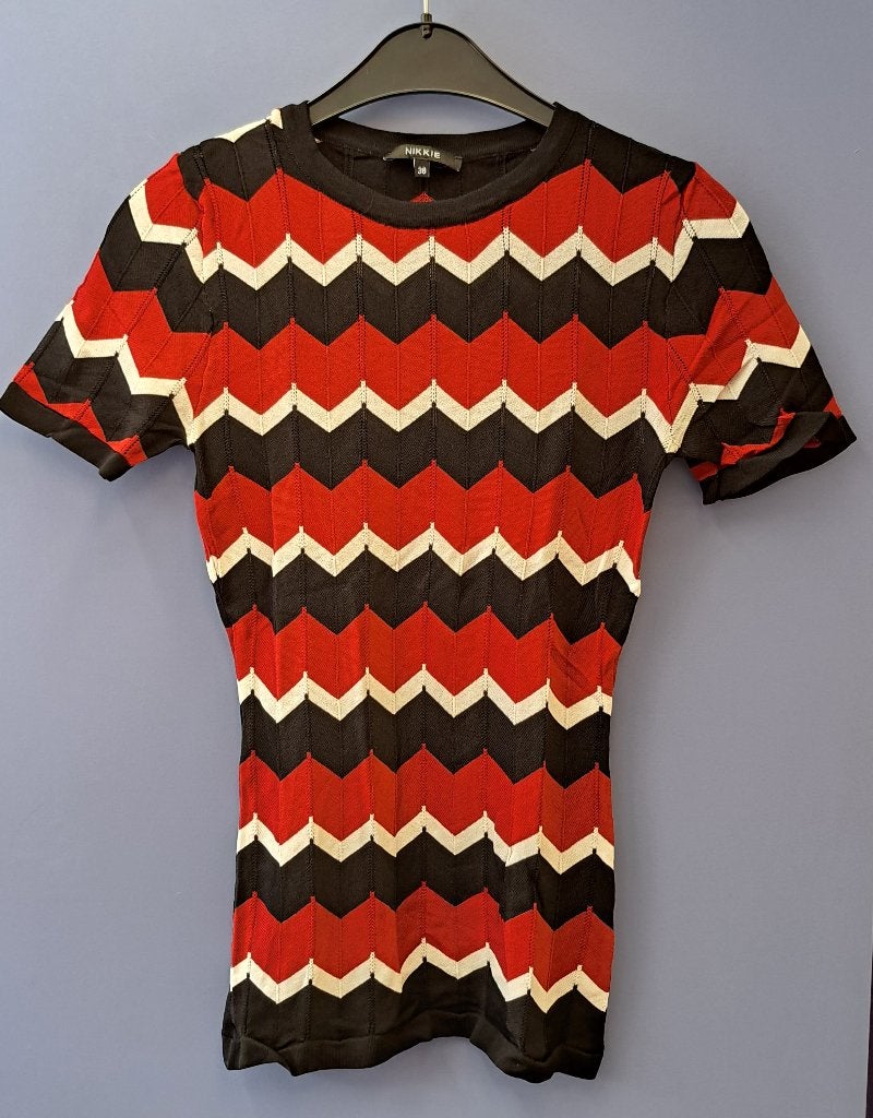 Nikkie shirt zwart wit rood zigzag print mt 36-38 nr 46566, Maat 38/40 (M), ., Nikkie, Ophalen of Verzenden