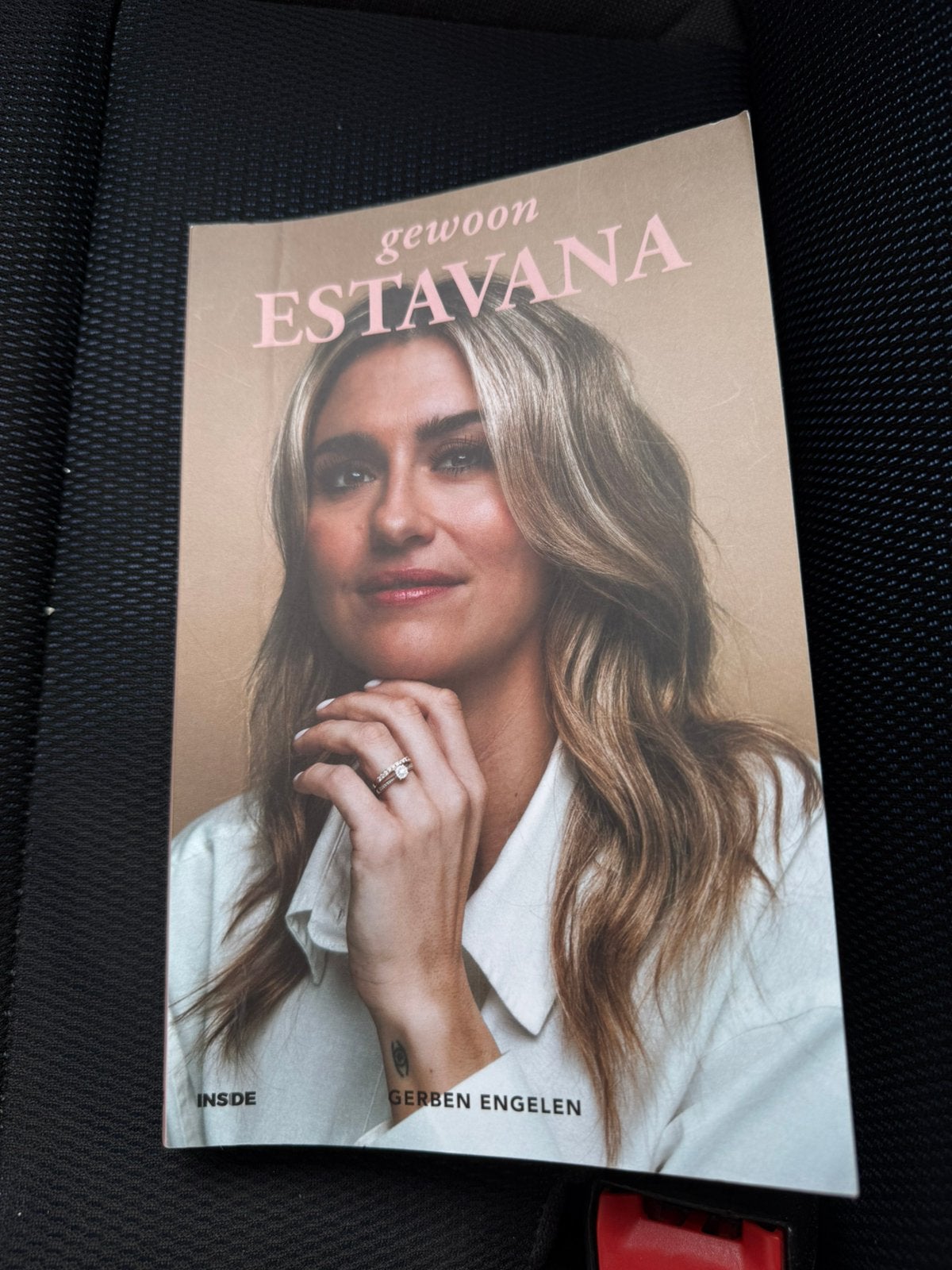 Boek gewoon Estavana, Ophalen, Zo goed als nieuw, Overige