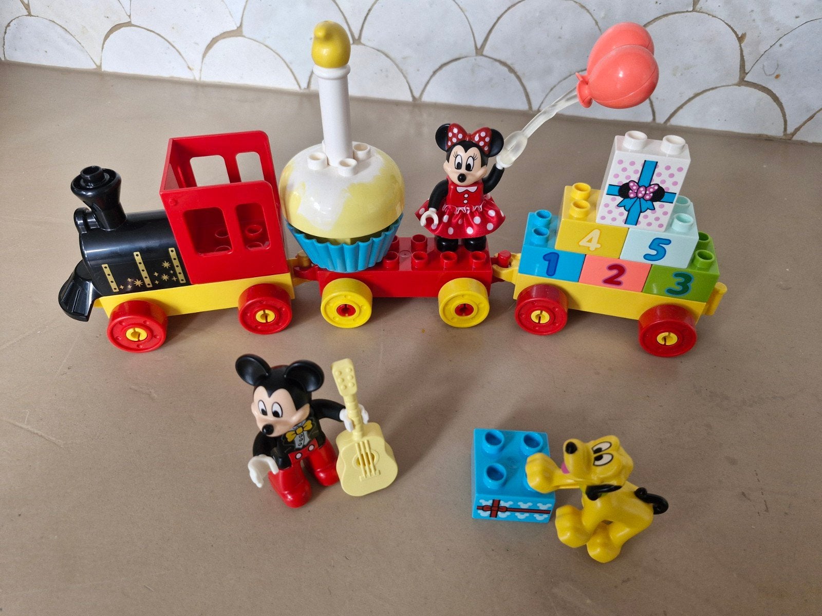 Lego Duplo Mickey & Minnie Birthday Train 10941 incl. doos, Ophalen of Verzenden, Zo goed als nieuw, Compleet, Complete set