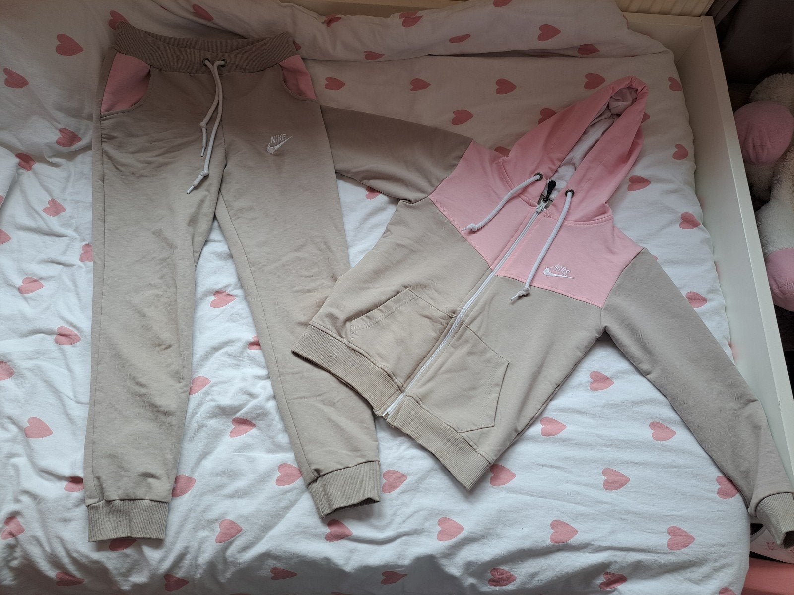 Nike imitatie meisjes trainingspak maat 146-152, Meisje, Ophalen of Verzenden, Zo goed als nieuw, Setje