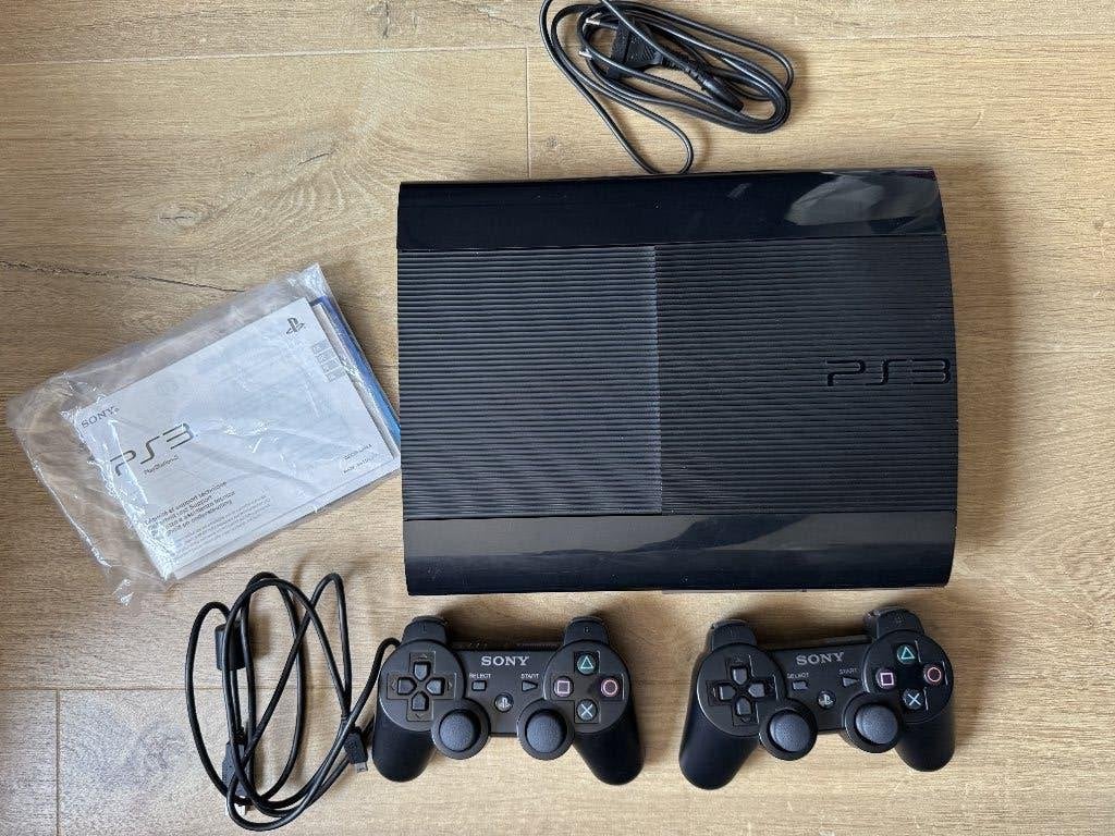 PlayStation 3 Super Slim + 2 controllers + 8 games, Spelcomputers en Games, Met games, Met 2 controllers, Ophalen of Verzenden