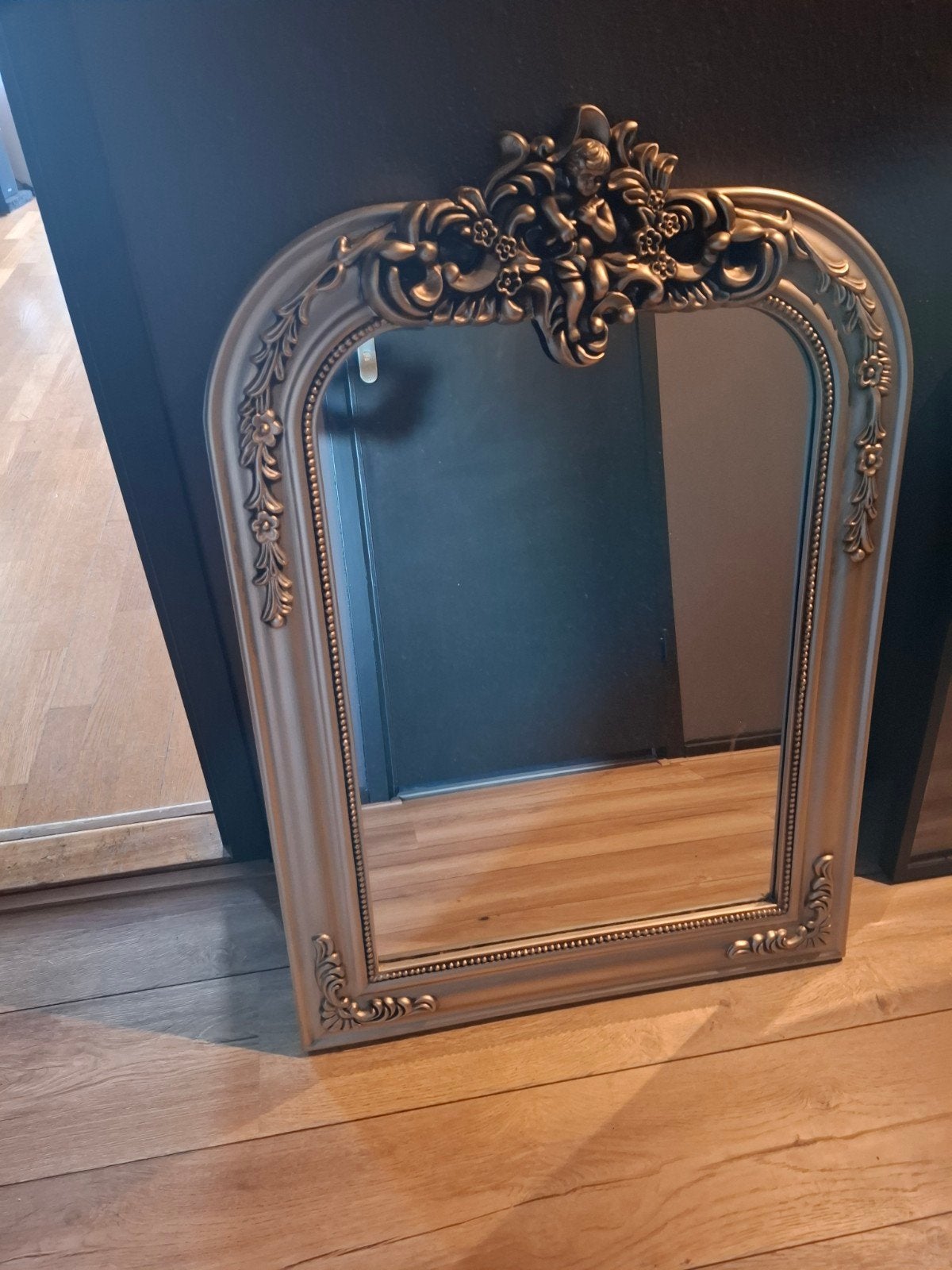 Decoratieve spiegel met barokke details en cherubijn, Ophalen, Gebruikt, Minder dan 100 cm, Overige vormen