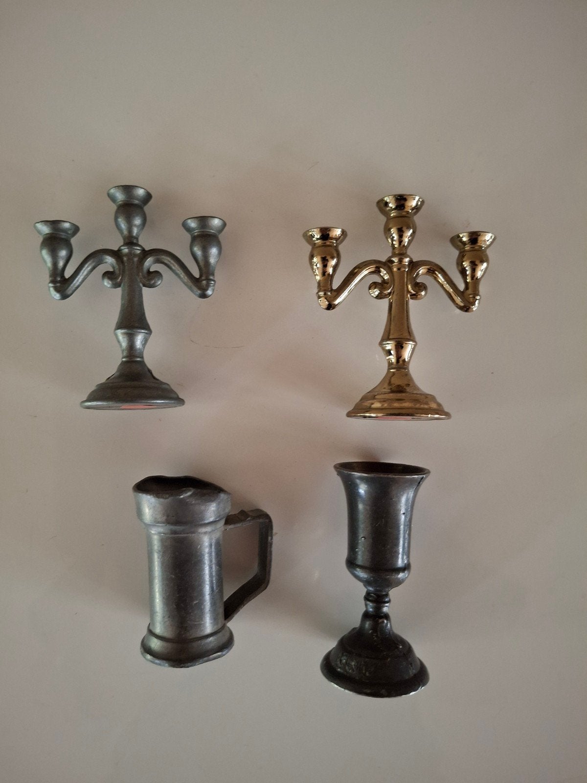 Miniatuur kandelaars en drinkgerei (letterbak figuurtjes), Antiek en Kunst, Ophalen of Verzenden