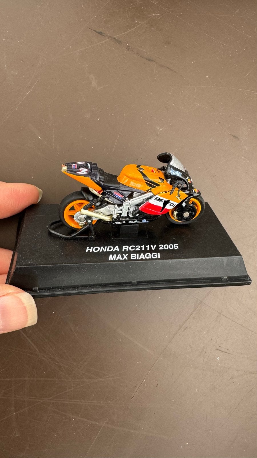 Honda RC211V 2005 Max Biaggi modelmotor, Overige merken, 1:50 of kleiner, Verzenden, Overige typen