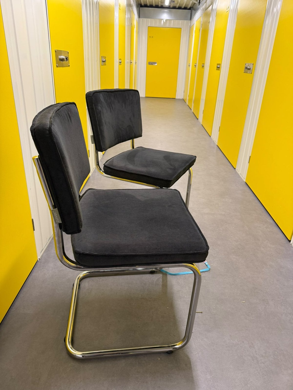 2 Eetkamerstoelen van Zuiver, Ophalen, Zo goed als nieuw, Vijf, Zes of meer stoelen, Stof