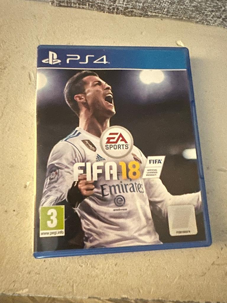 FIFA 17 en FIFA 18 voor PS4 - Voetbalgames, Spelcomputers en Games, Games | Sony PlayStation 4, Ophalen, Eén computer, Zo goed als nieuw