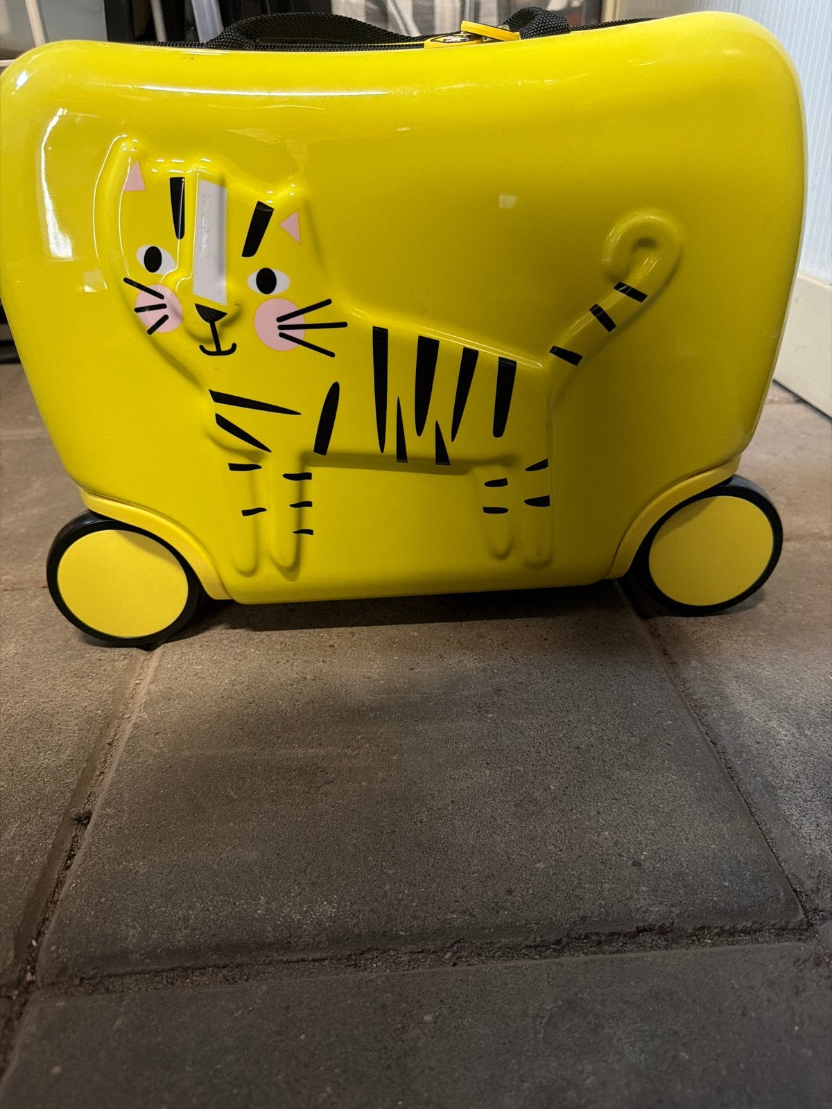 Gele kinderkoffer met tijgerprint en wieltjes, Sieraden, Tassen en Uiterlijk, Koffers, Hard kunststof, Minder dan 50 cm, Ophalen of Verzenden