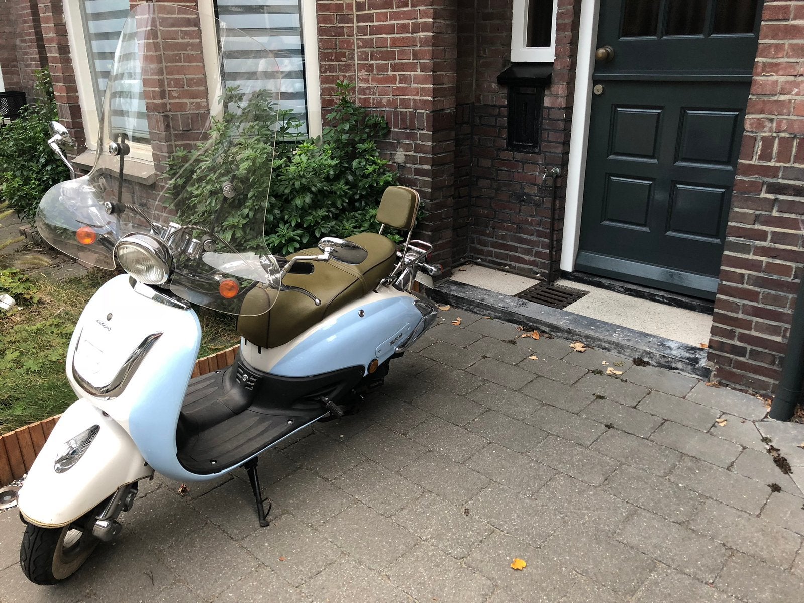 GRATIS af te halen. AMG bromscooter - babyblauw/wit, Ophalen, Gebruikt, Benzine, Overige merken