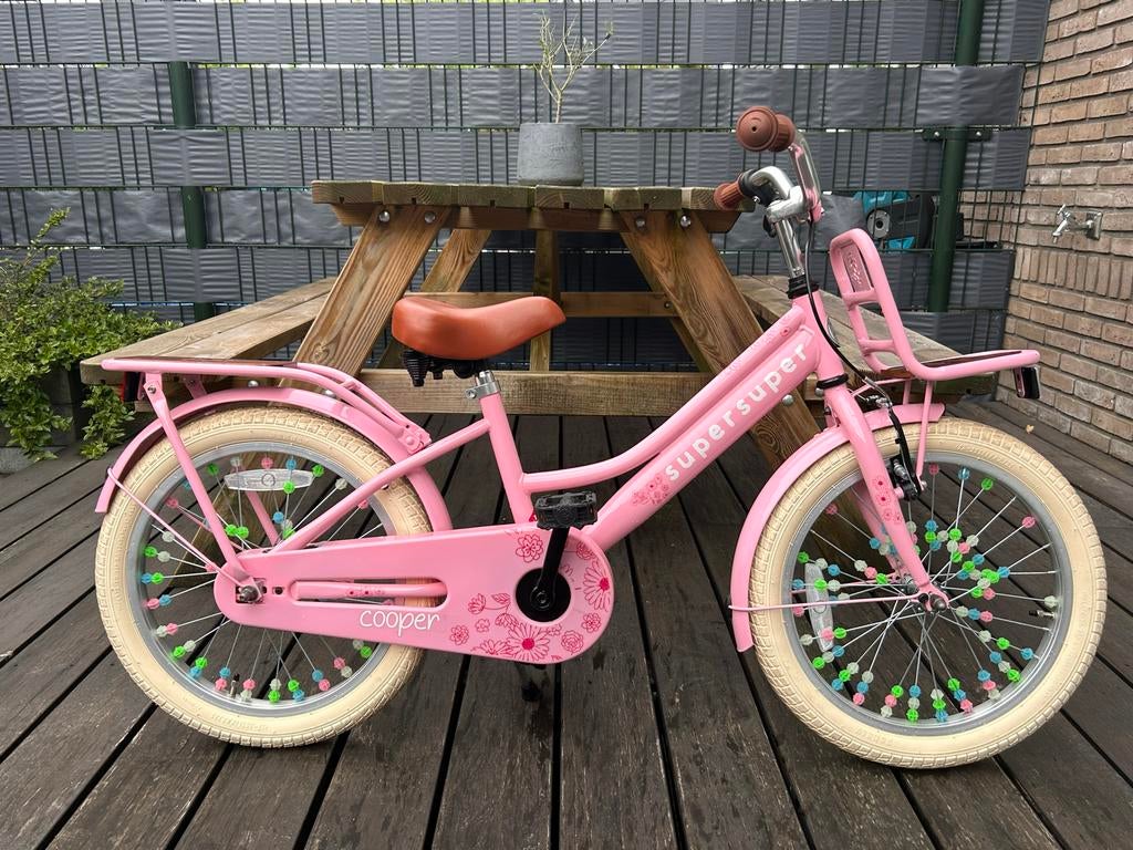 Roze kinderfiets 18 (nog geen jaar oud), Fietsen en Brommers, Fietsen | Kinderfietsjes, Ophalen, Zo goed als nieuw, Terugtraprem