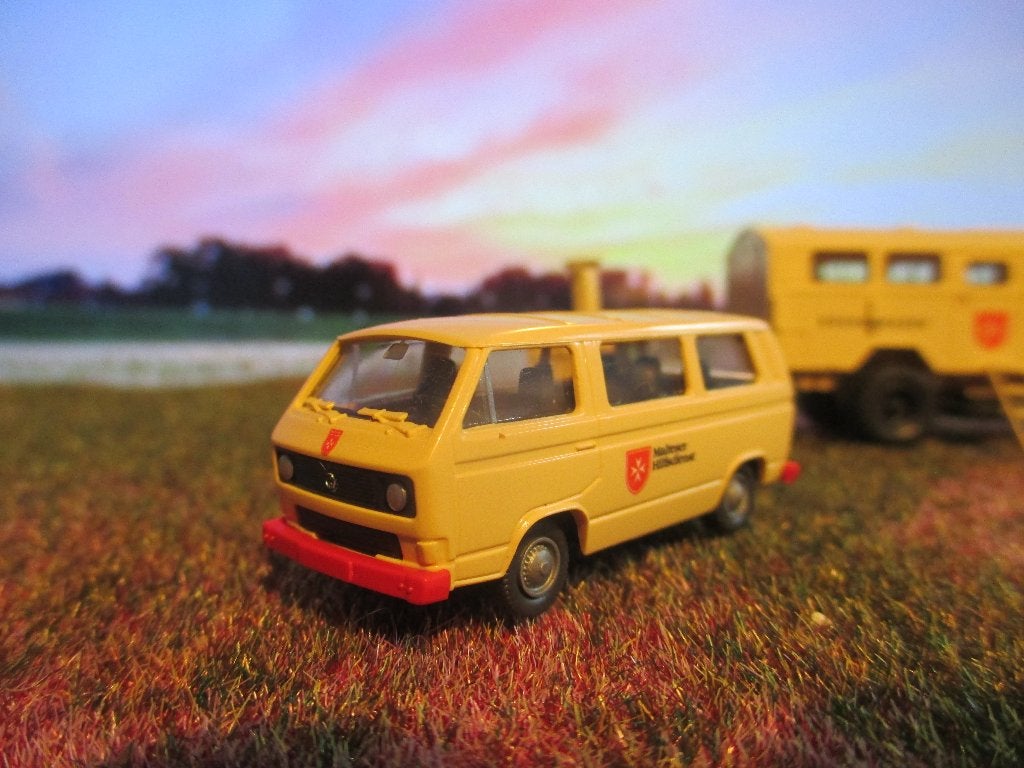 Volkswagen Transporter T3 Bus Roco Malteser Ambulance, Ophalen of Verzenden, Zo goed als nieuw, Bus of Vrachtwagen, Roco