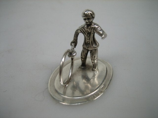 Zilver Miniatuur Kind met Hoepel uit ca.1981 van J. Weeda