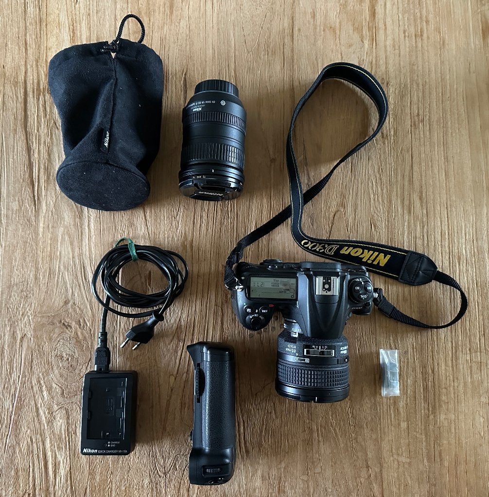 Nikon d300 body + battery pack + Nikon AF 85mm F1.4 D., Gebruikt, Spiegelreflex, Ophalen of Verzenden, 4 t/m 7 keer