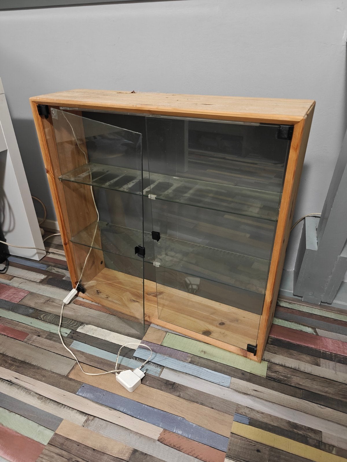 Vitrine van hout en glas - Gratis, Ophalen, 50 tot 100 cm, Glas, Minder dan 100 cm