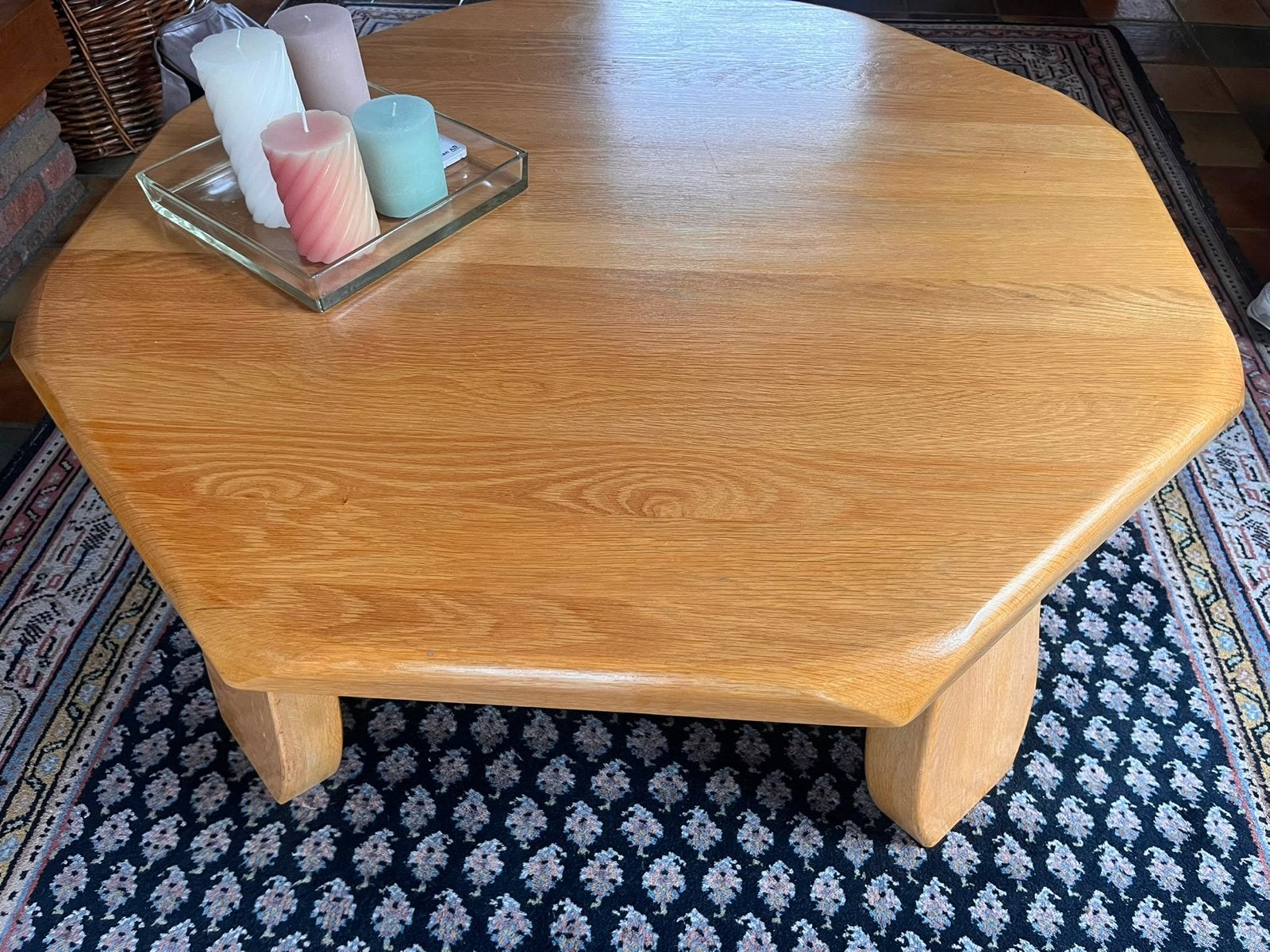 Zeshoekige salontafel van eikenhout met opbergruimte, Huis en Inrichting, Tafels | Salontafels, Ophalen, Gebruikt, Eikenhout, 50 tot 100 cm