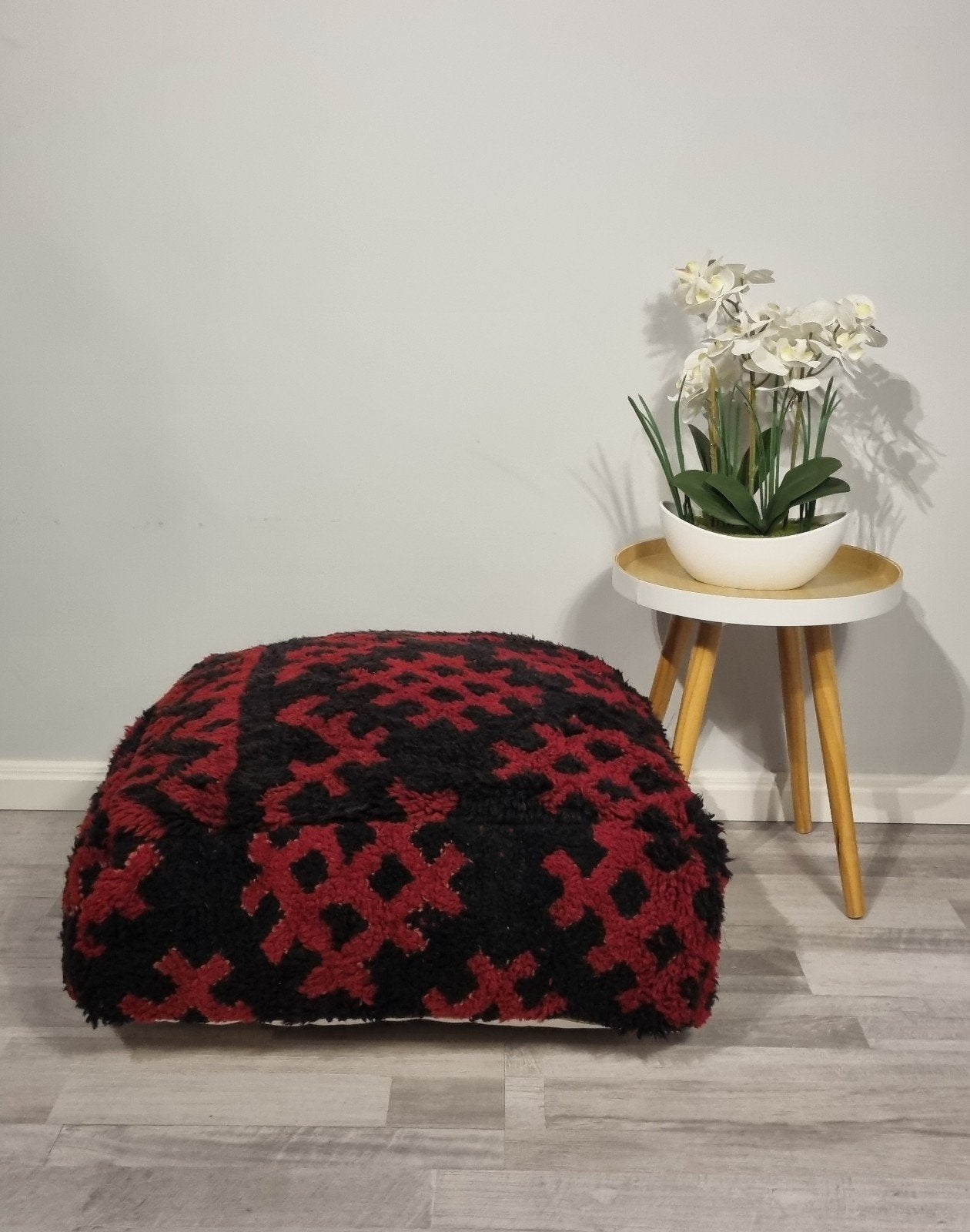 Mooie berber poef, rood met zwart patroon, Verzenden, Zo goed als nieuw, Stof, 50 tot 75 cm