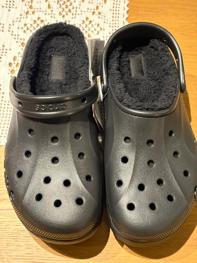 Zwarte Crocs met voering, Kleding | Dames, Schoenen, Ophalen of Verzenden, Nieuw, Zwart, Slippers