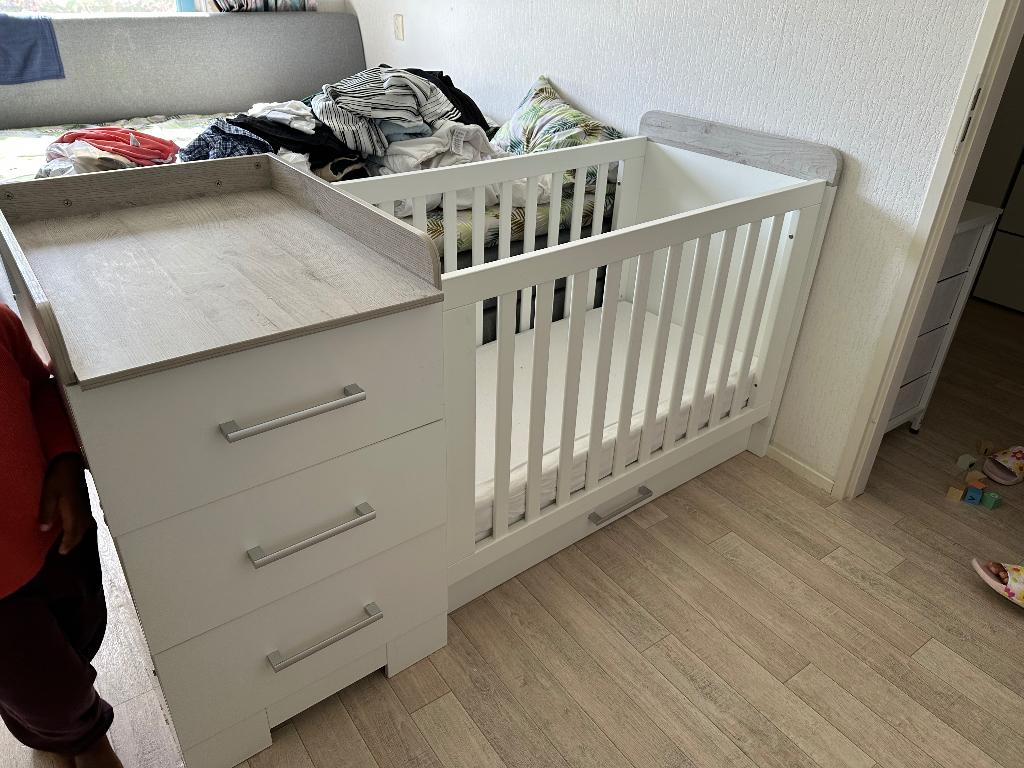 Baby Bed, Kinderen en Baby's, Kinderkamer | Bedden, Ophalen, Zo goed als nieuw, Minder dan 140 cm, 70 tot 85 cm