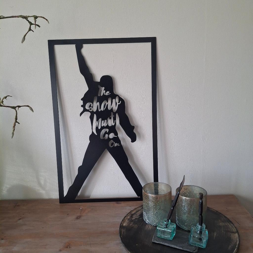 Queen - The show most go on - Huis & tuin wanddecoratie, Metaal, Zwart, Nieuw, Ophalen of Verzenden