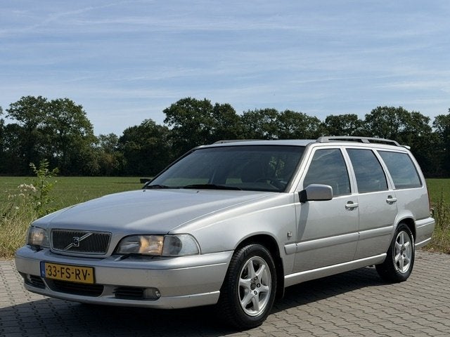 Volvo V70 2.4 170PK AUT CLASSIC BJ2000 7 PERS SPOIL STL VERW, Auto's, Automaat, Gebruikt, Zwart, Stationwagon