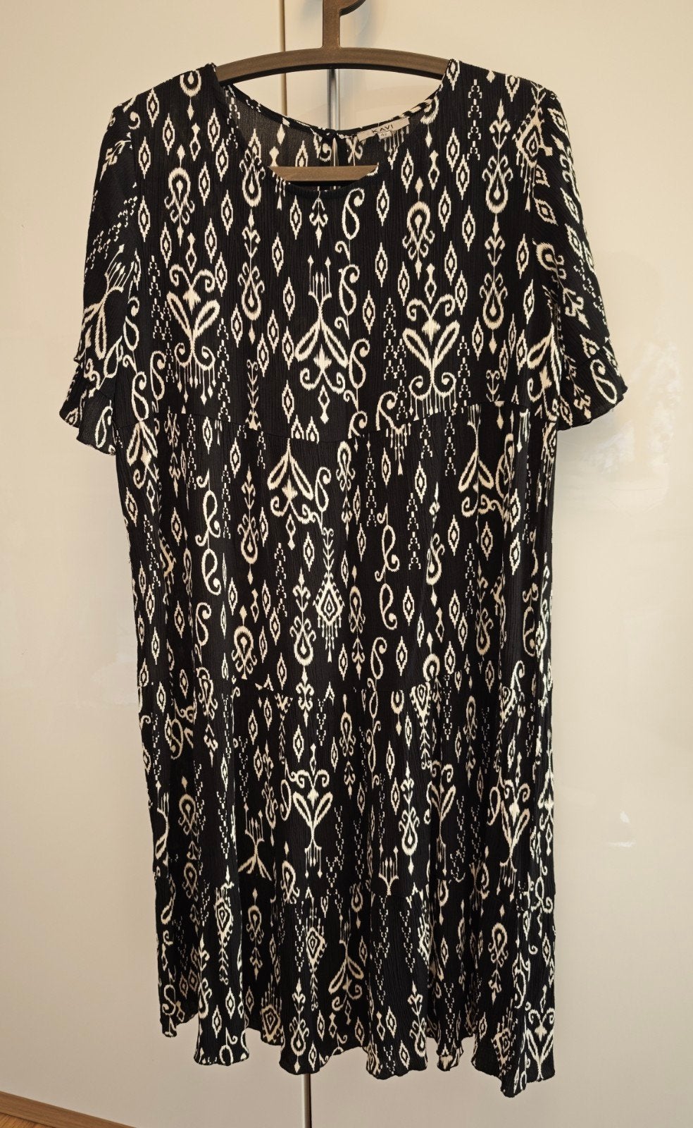 Zomerjurk maat 42 zwart/crème viscose, Kleding | Dames, Jurken, Zwart, Maat 42/44 (L), Ophalen of Verzenden, Zo goed als nieuw