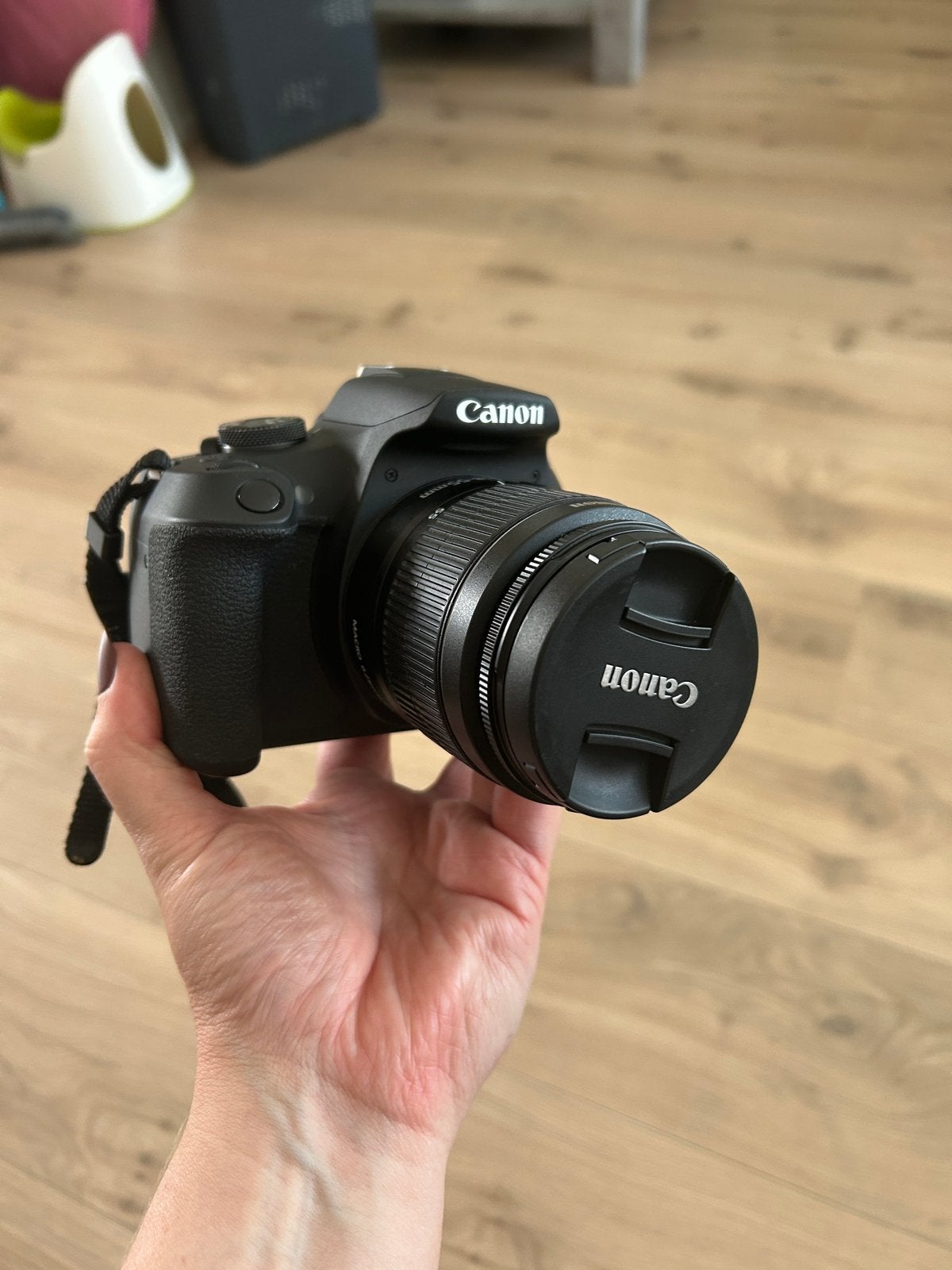 Canon EOS 2000D Spiegelreflexcamera met 2 lenzen en tas, Audio, Tv en Foto, Fotocamera's Digitaal, Zo goed als nieuw, Spiegelreflex