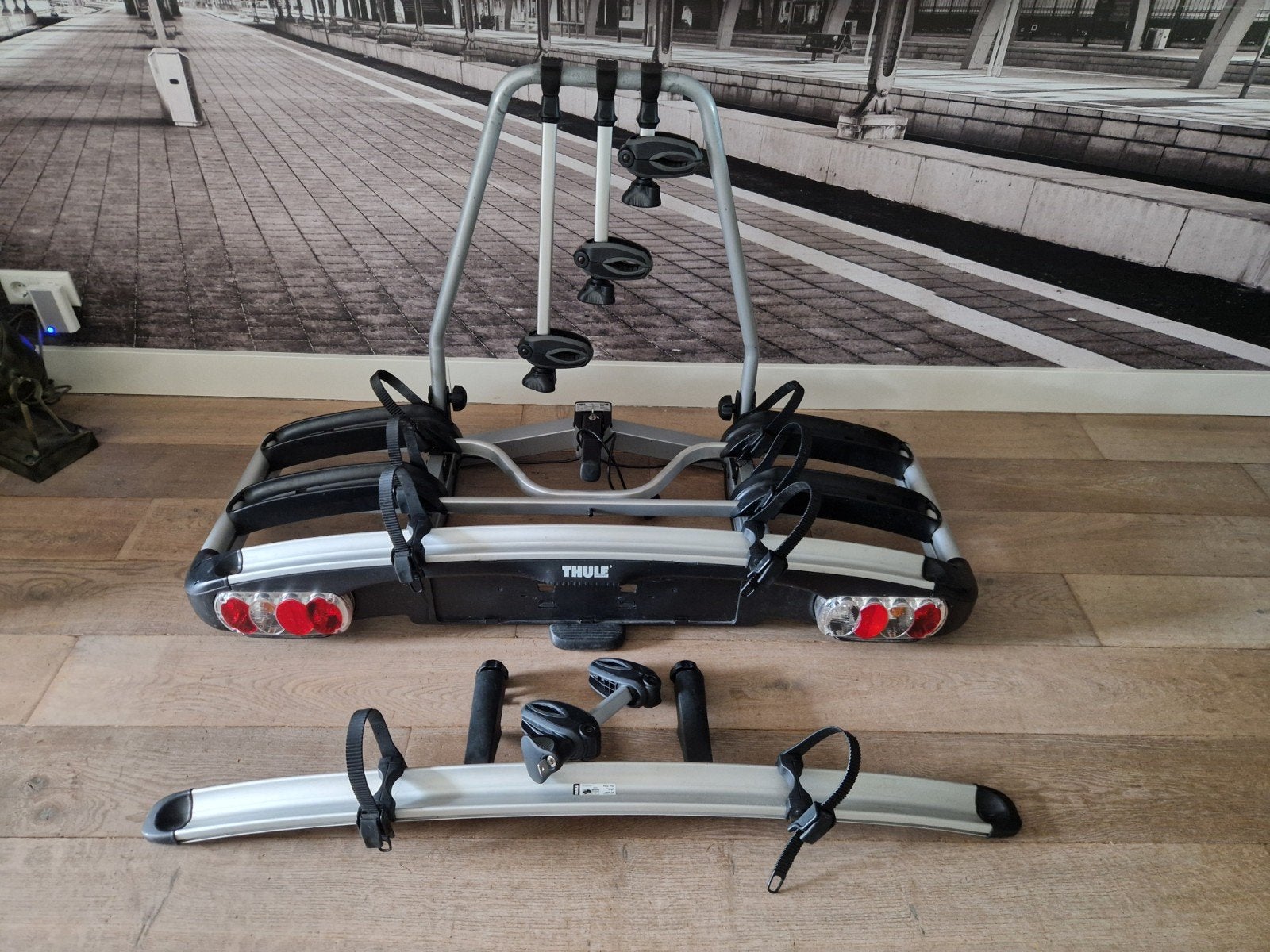 Thule EuroClassic 929 Kantelbare fietsendrager voor 4Fietsen, Ophalen, 3 fietsen of meer, Elektrische fiets, Zo goed als nieuw
