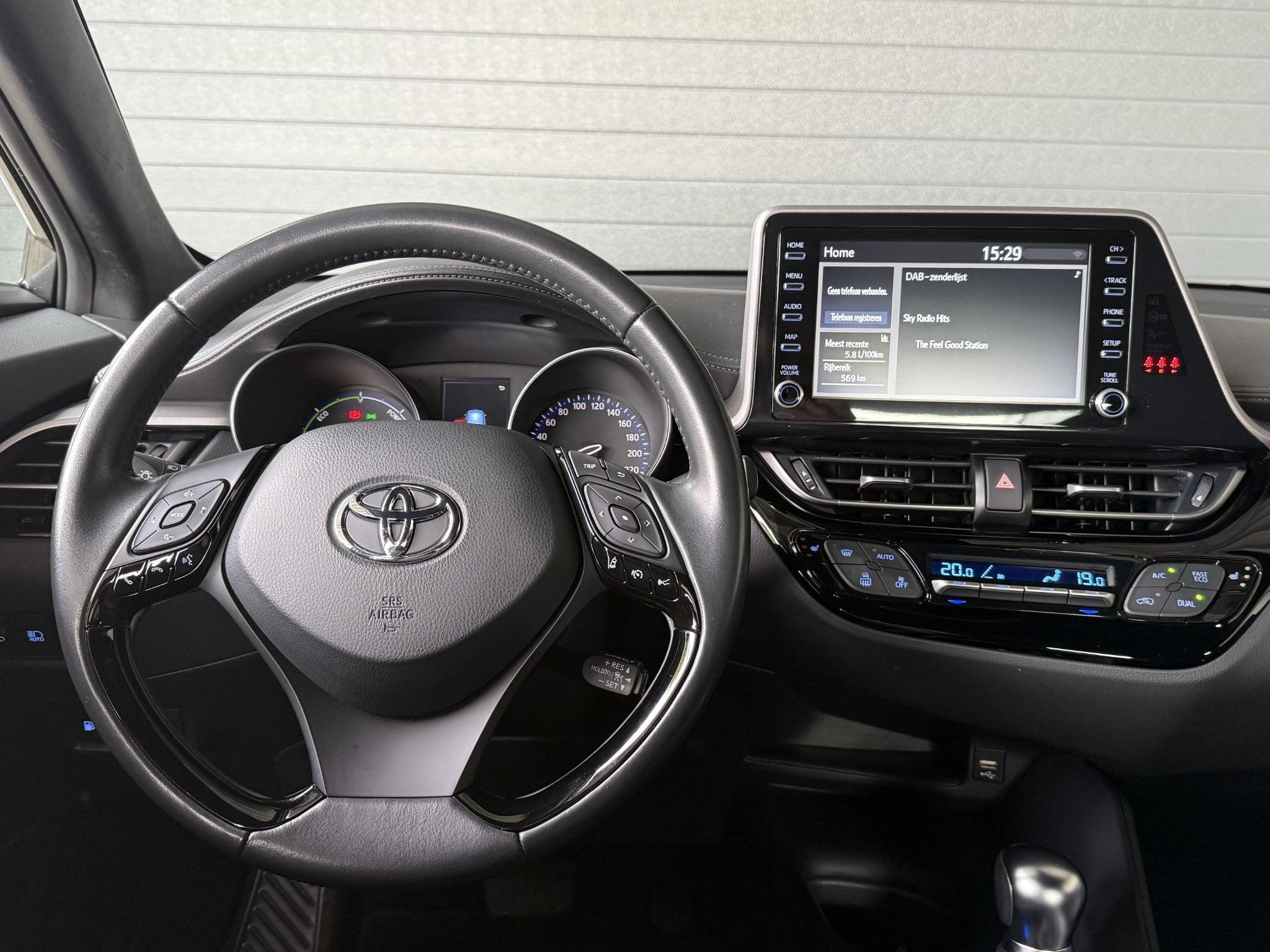 Toyota C-HR 1.8 Hybrid Dynamic | 17" LMV | Carplay | Adap.Cr, 12 maanden, Stof, 4 cilinders, 122 pk