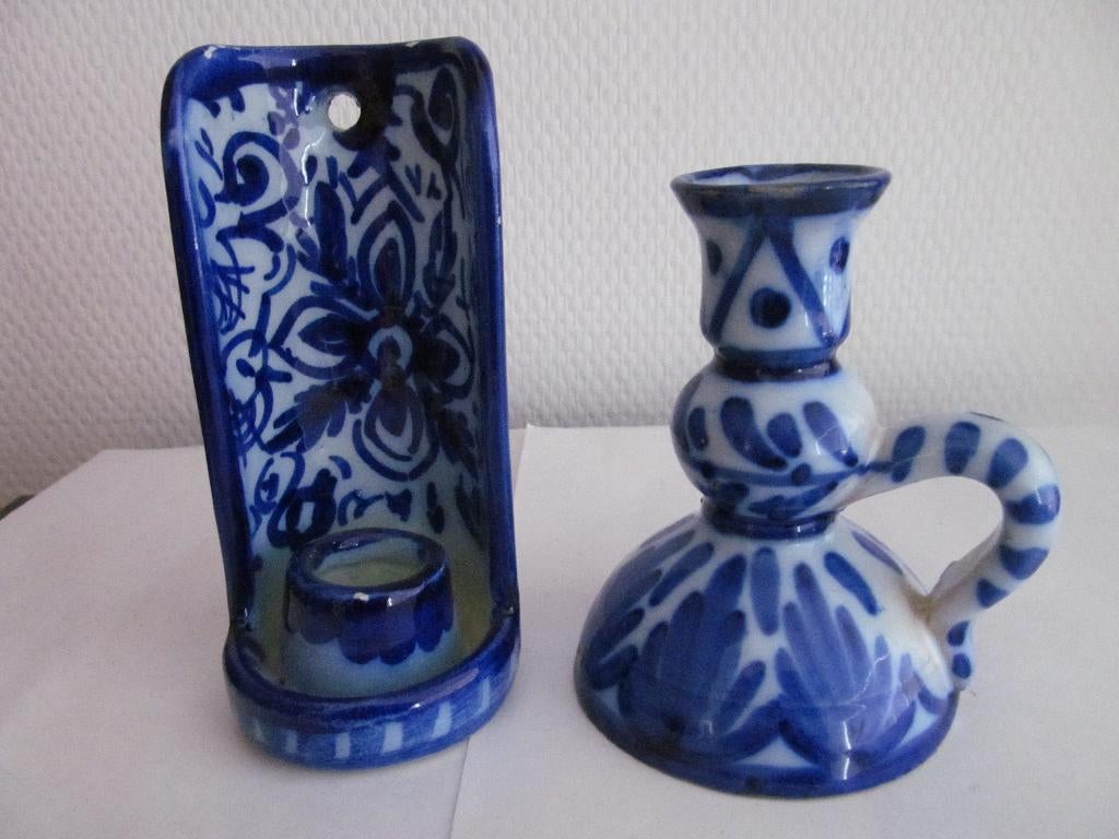 Twee karamiek blauw wit kandelaars., Ophalen