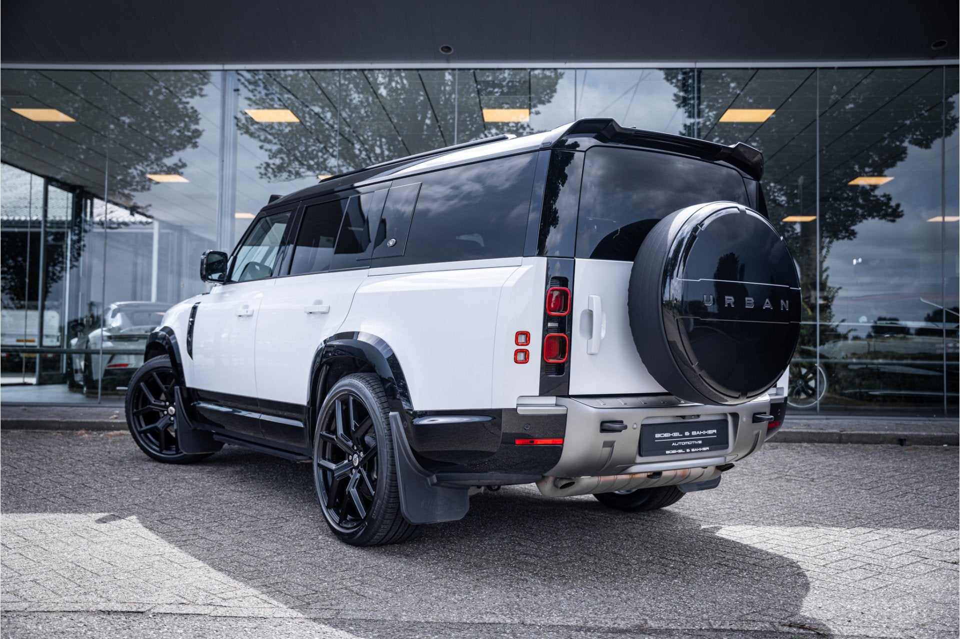 Land Rover Defender 130 3.0 P400 130 X-Dynamic SE 8-p * Pano, Auto's, Land Rover, Automaat, Gebruikt, 3000 kg, 2603 kg