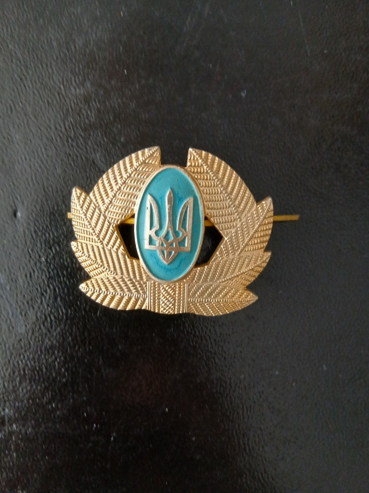 Oekraïense hoed badge pin jaren '90 leger 2, Verzamelen, Ophalen of Verzenden, Gebruikt, Stad of Land, Speldje of Pin