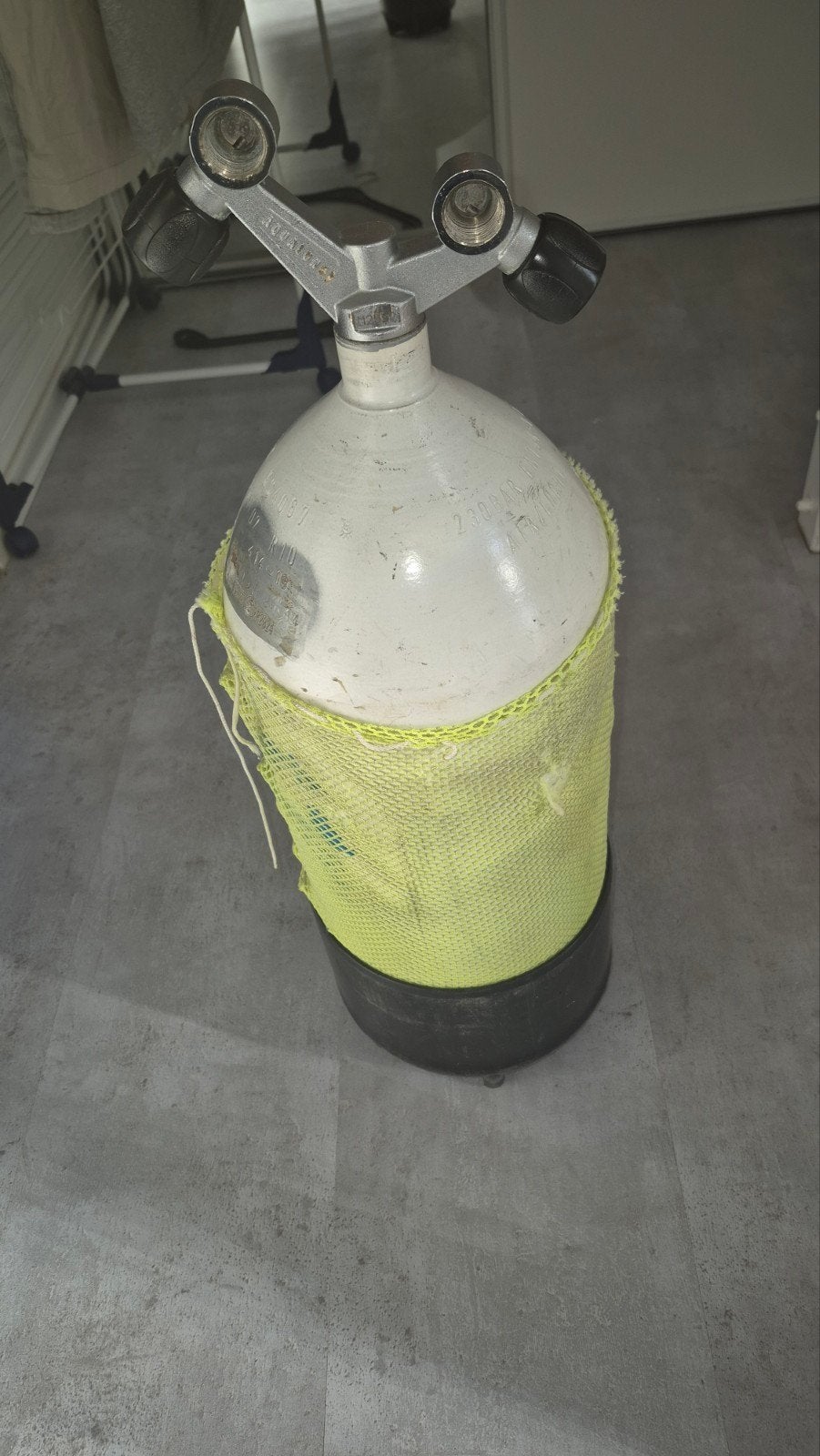 Duikfles 12 L kort 230 BAR - Compleet met dubbele kraan, Watersport en Boten, Duiken, Ophalen, Duikfles