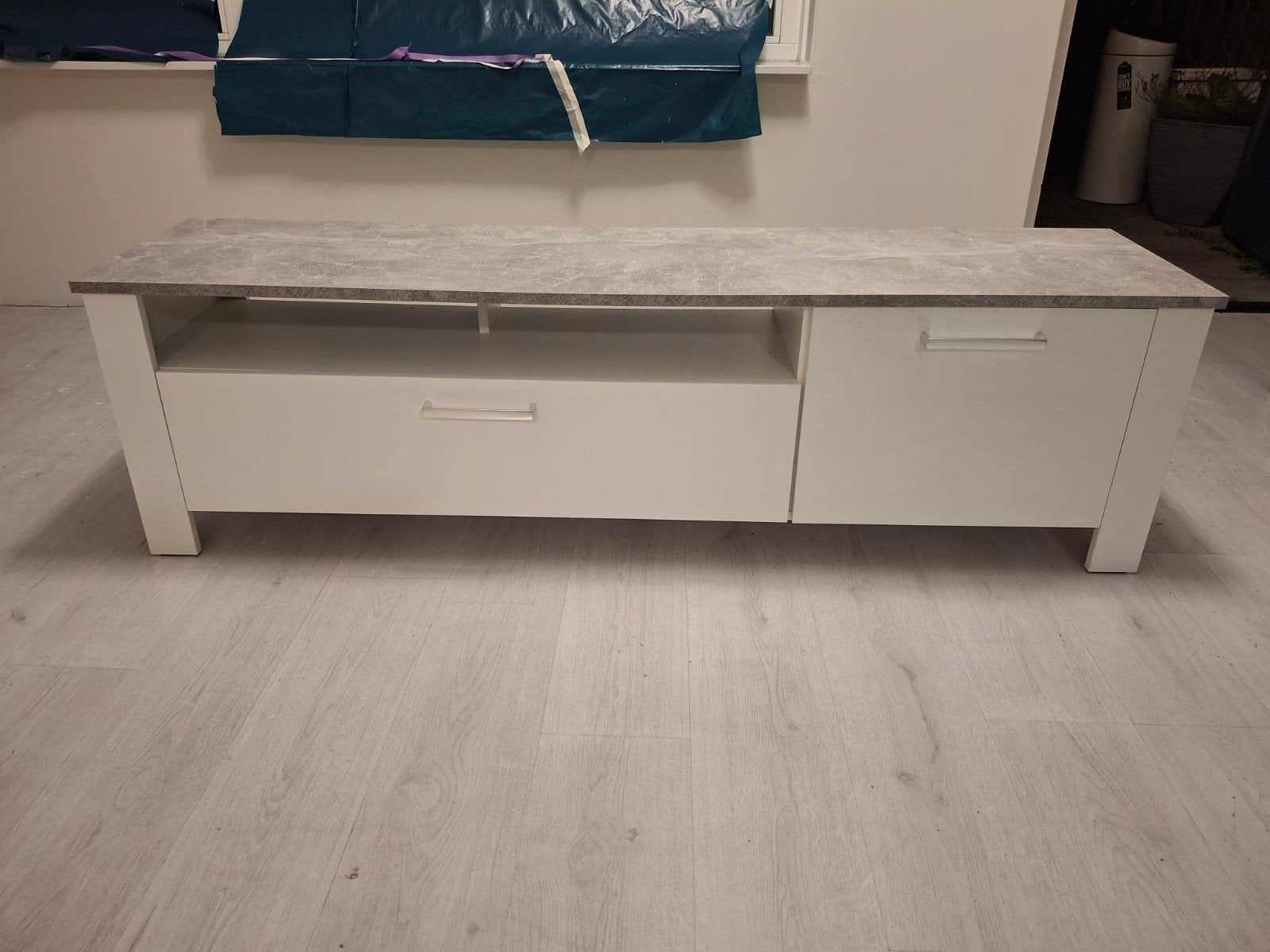 Modern TV-meubel met marmerlook blad, Huis en Inrichting, Ophalen, Gebruikt, 150 tot 200 cm, Minder dan 100 cm