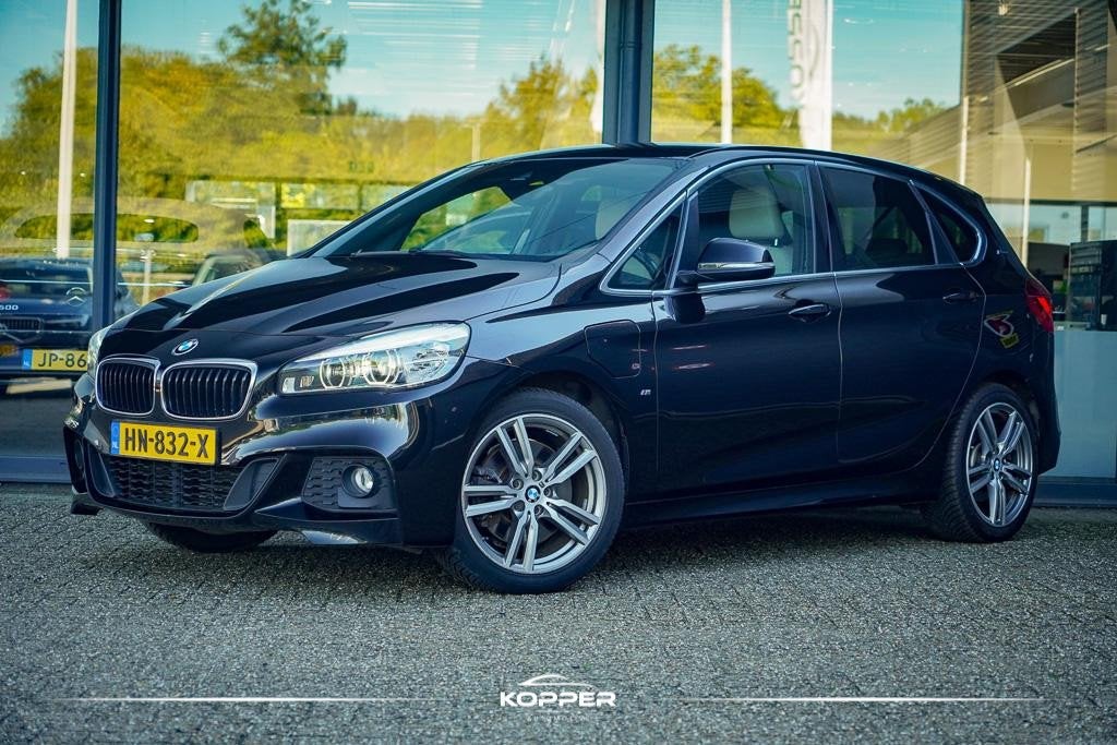 BMW 2-serie Active Tourer 225xe M Sport / Leder / NL Auto /, Auto's, Automaat, 8 kWh, Gebruikt, Euro 6