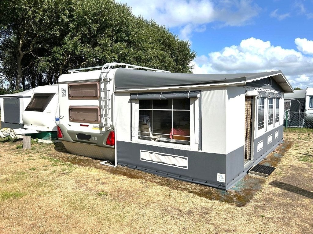 KNAUS Sudwind 550 TKU caravan (2003) met vaste voortent, Stapelbed, Rondzit, Schokbreker, Particulier