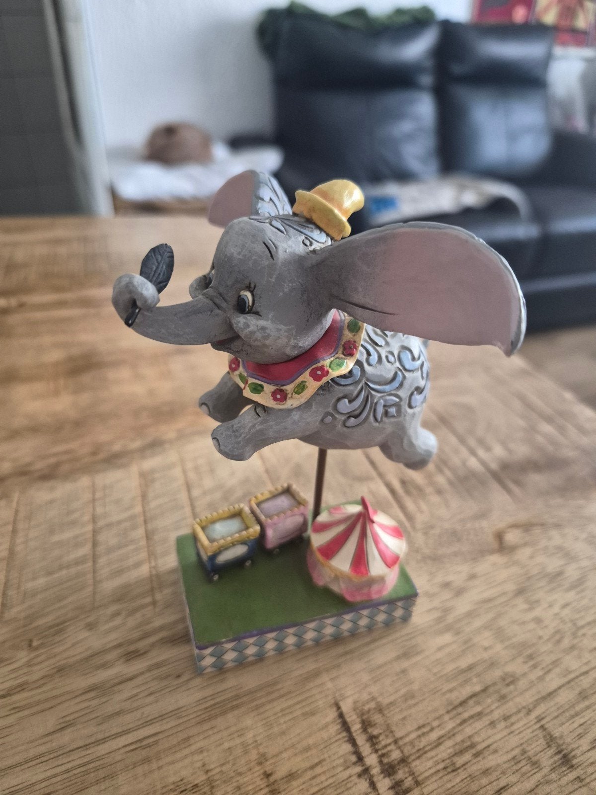 Jim Shore Disney Traditions - Vliegende Dombo / Dumbo met Ve, Ophalen of Verzenden, Zo goed als nieuw, Beeldje of Figuurtje