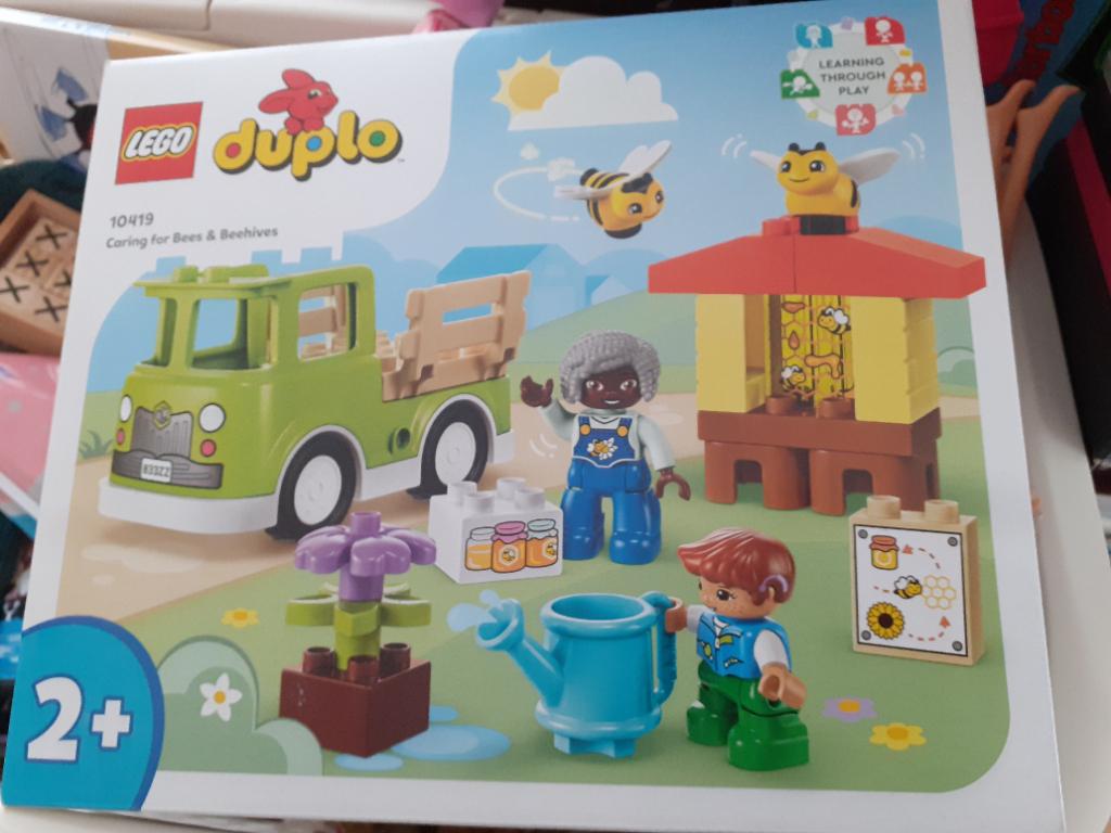 NIEUW 10419 Bijen en Bijenkorven, Caring for Bees Beehives, Nieuw, Ophalen of Verzenden, Duplo, Complete set