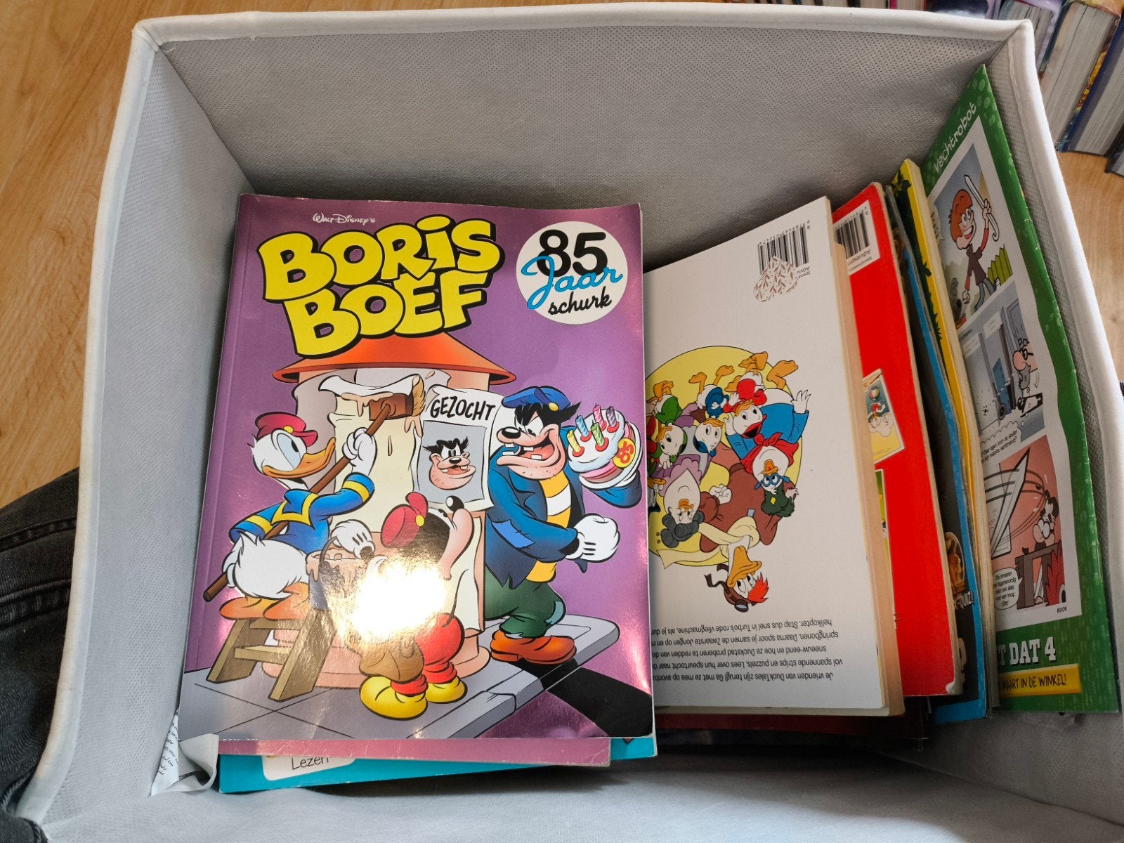 Doos met strips incl. doos, Meerdere comics, Ophalen of Verzenden, Zo goed als nieuw, Europa