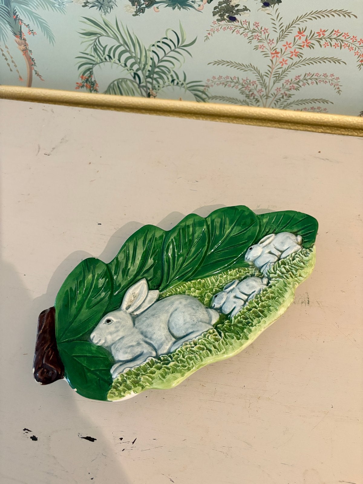 Antieke Majolica Serveerschaal Konijnen & Koolbladeren, Antiek en Kunst, Ophalen of Verzenden