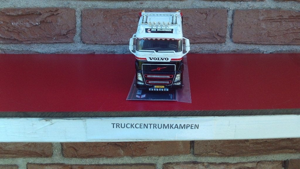 WSI  Volvo  FH4  Globetrotter  van  Nick  Willigenburg., Hobby en Vrije tijd, Modelauto's | 1:50, Ophalen of Verzenden, Nieuw