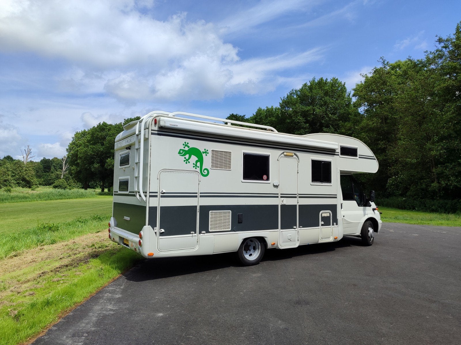 Mooie en goed onderhouden  camper met APK en nieuwe banden, Caravans en Kamperen, Standaard zit, Alkoof, Ringverwarming, 7 tot 8 meter