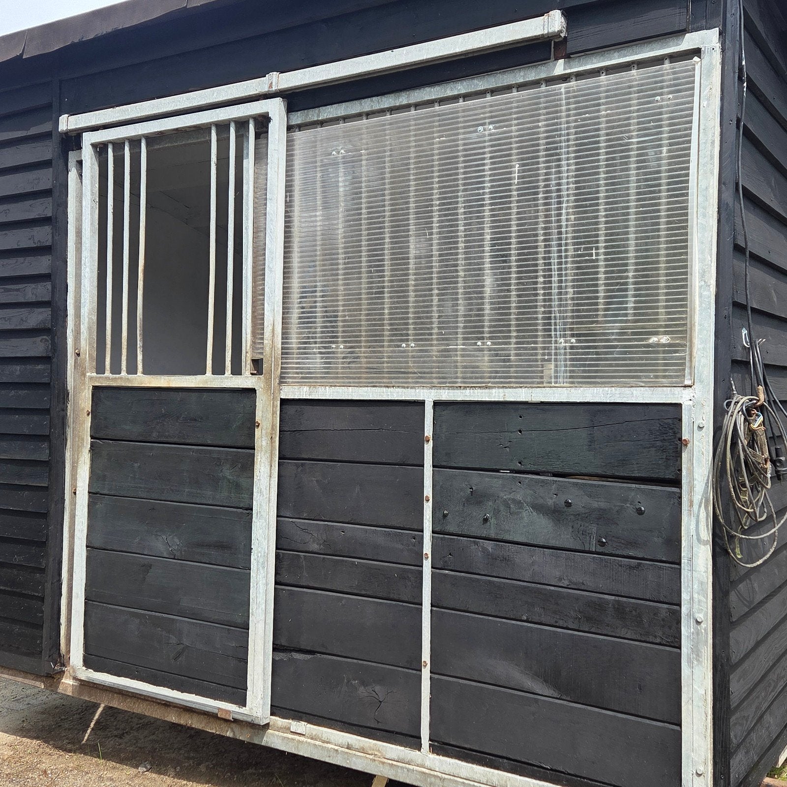 Verkocht !!! Prachtige verplaatsbare paardenstal ., Dieren en Toebehoren