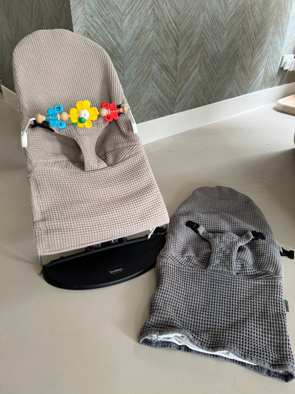 Babybjörn wipstoel met twee hoezen van Ukje, Kinderen en Baby's, Wipstoeltjes, Ophalen, Gebruikt
