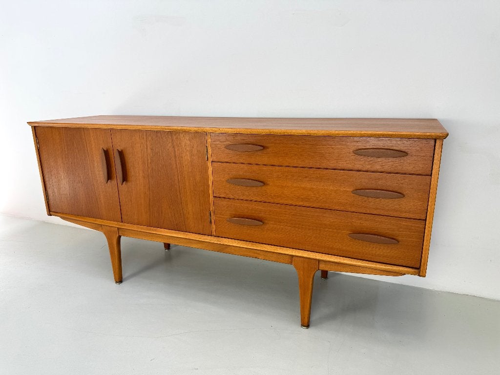 Vintage dressoir Jentique., Huis en Inrichting, 150 tot 200 cm, Teakhout, Ophalen of Verzenden, Zo goed als nieuw