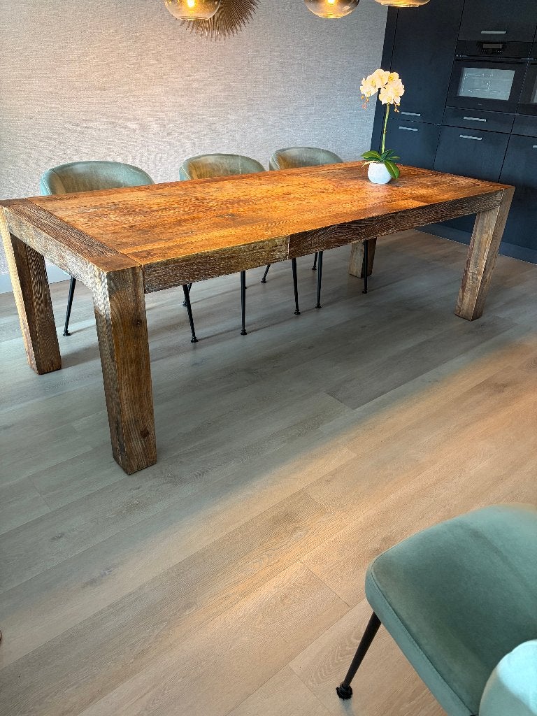 Foto 4 van Robuuste eiken eettafel