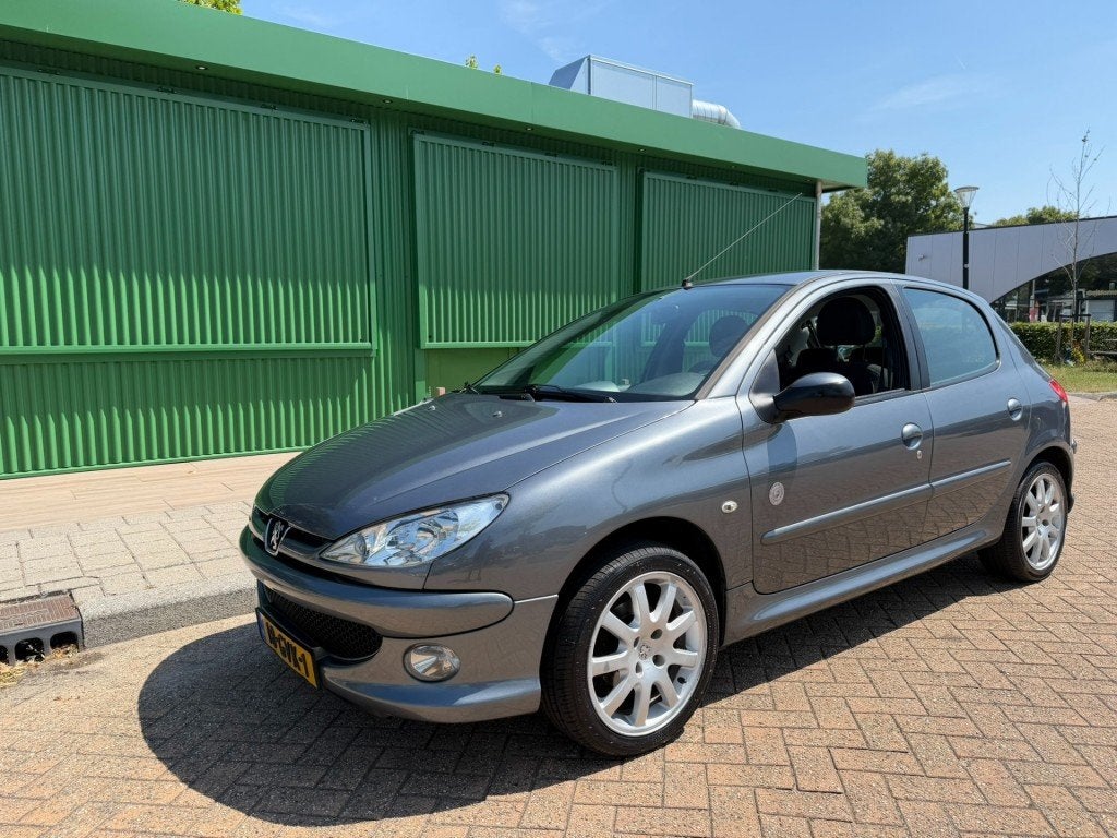 Peugeot 206 1.4 GENERATION Cruise control - Airco, Voorwielaandrijving, 31 €/maand, 4 cilinders, Bedrijf