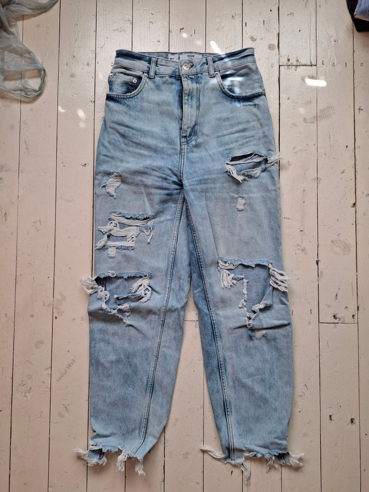 Bershka spijkerbroek met gaten - lichtblauw - EU 36, Blauw, Nieuw, W28 - W29 (confectie 36), Bershka