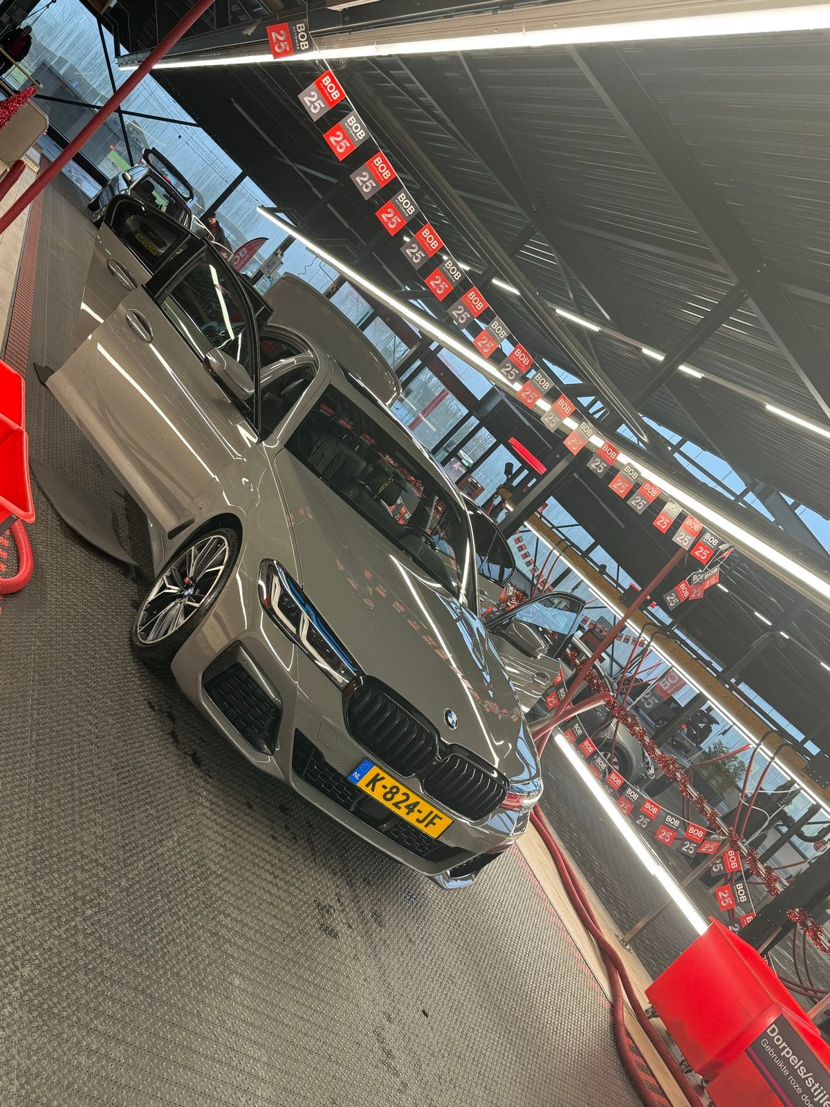 BMW 5-Serie 530i 252pk Aut 2021 Grijs, Auto diversen, 1998 cc, Hybride Elektrisch/Benzine, Sedan, Zilver of Grijs