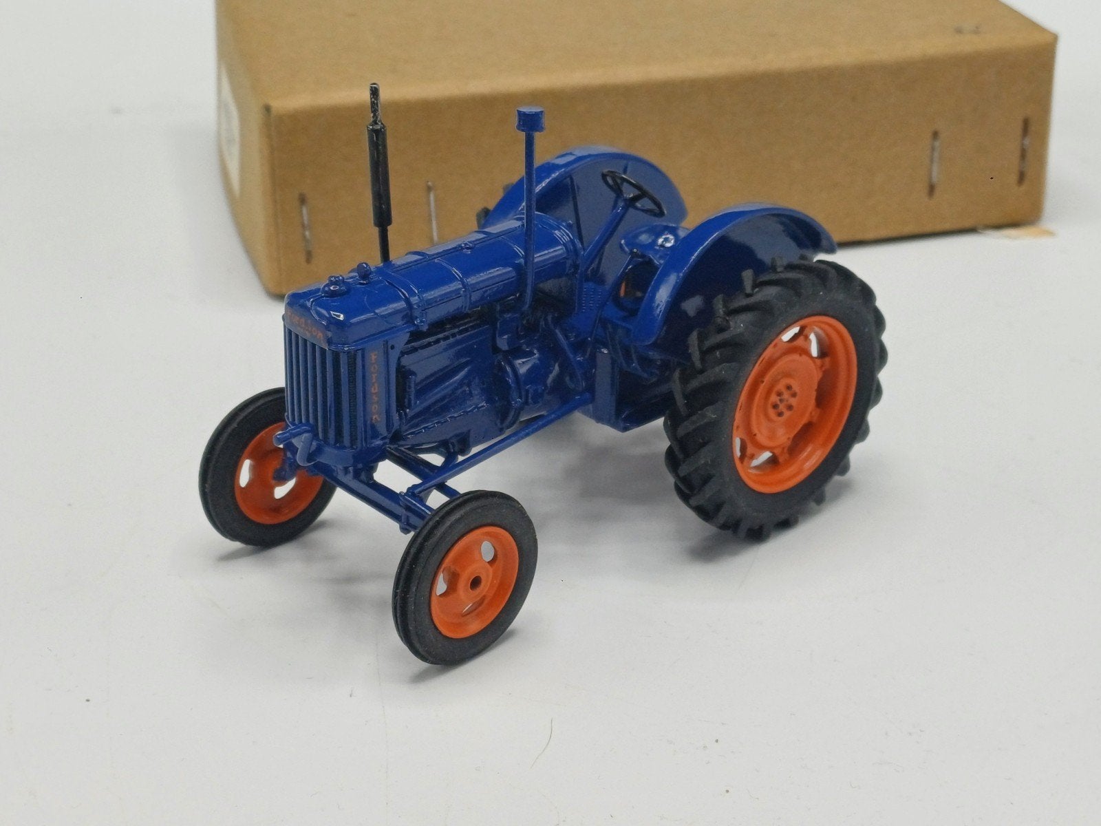 Scaledown models Fordson E27N white metall, Ophalen of Verzenden, Zo goed als nieuw, Auto, Overige merken