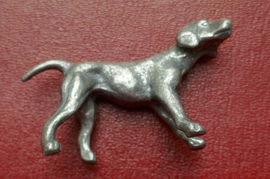 Massief zilver tinnen beeldje van hond, Verzenden, Zo goed als nieuw, Dier